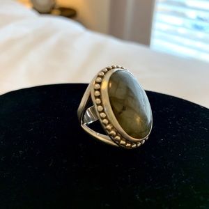 LARGE GEMSTONE COCKTAIL RING